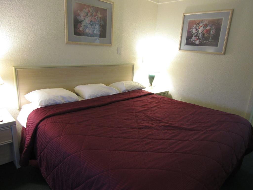 Austin Town Inn Austintown 외부 사진