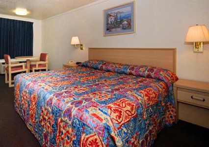 Austin Town Inn Austintown 객실 사진