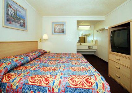 Austin Town Inn Austintown 객실 사진