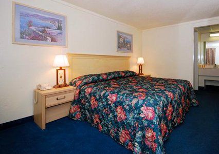 Austin Town Inn Austintown 객실 사진