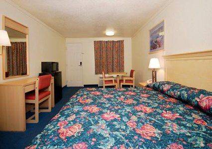 Austin Town Inn Austintown 객실 사진
